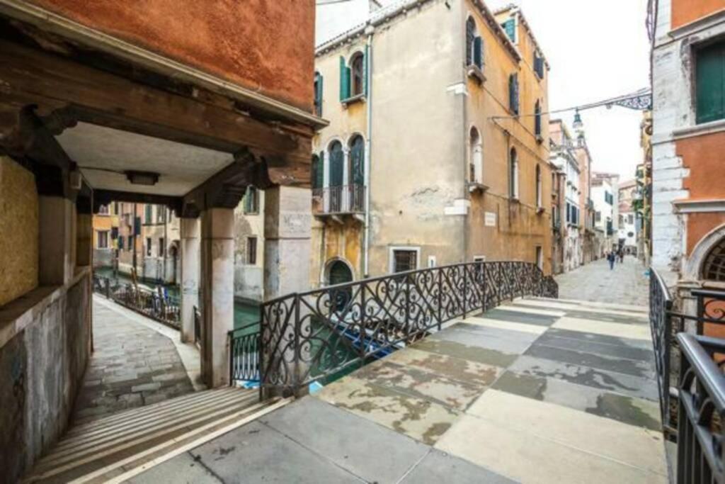 Casa Lucatello - Nel Cuore Di Venezia Venice Exterior photo